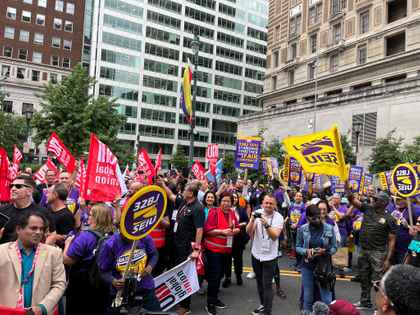 Philadelphia Cleaners negotiate historic union contract!