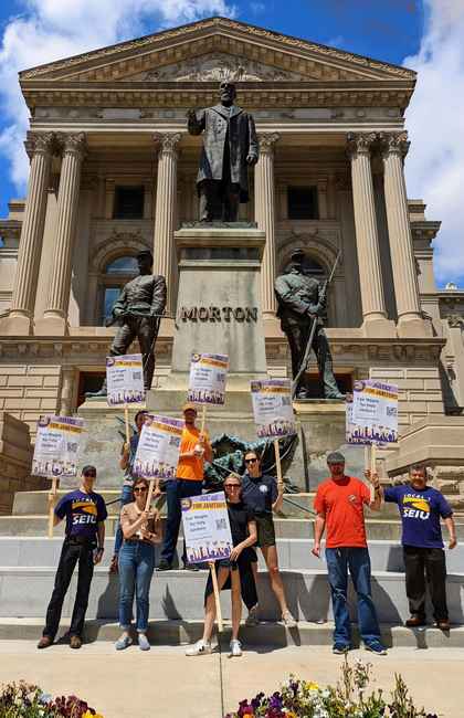 Indianapolis Janitors stick together and win big in their union contract!